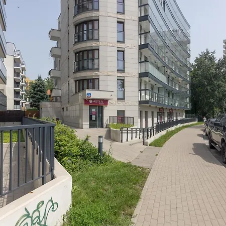 Metro Wilanowska Comfortable By Bookinghost *