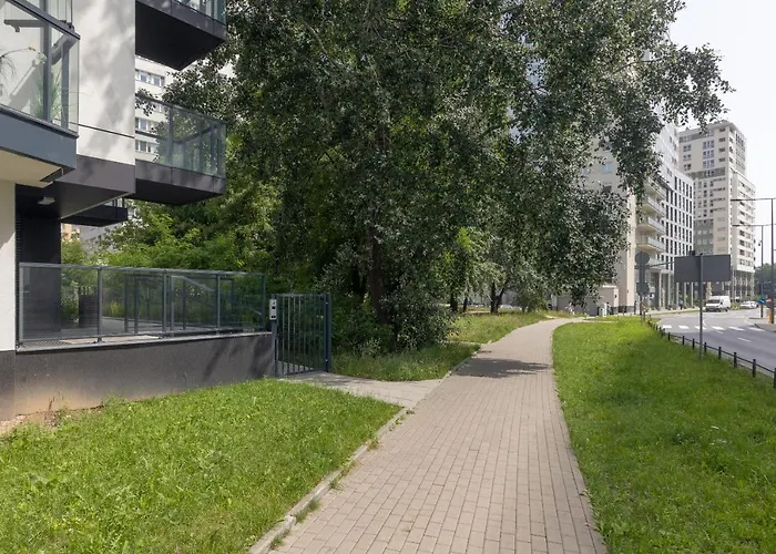 Metro Wilanowska Comfortable By Bookinghost *